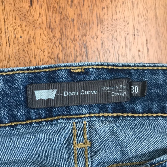 Levi Demi Curve Medium Ruse Straight Leg Jean - Picture 4 of 7